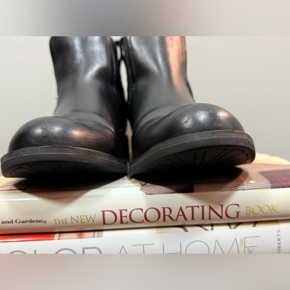 Timberland Black Leather Women’s Boots Size 6.5 main image 12
